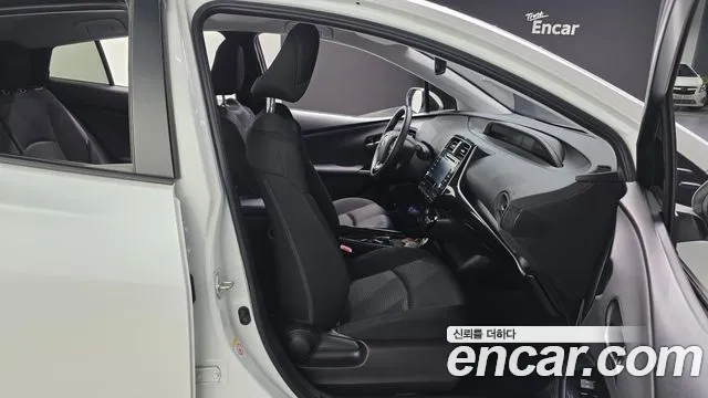 Toyota Prius 2022 — фото 17