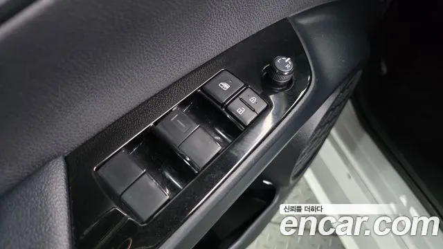Toyota Prius 2022 — фото 19