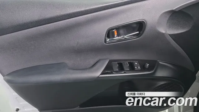 Toyota Prius 2022 — фото 14