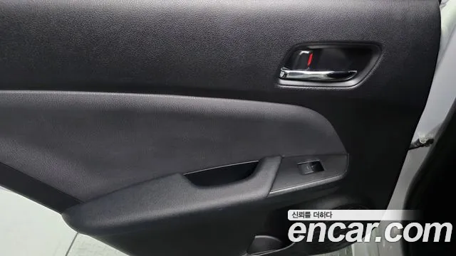 Toyota Prius 2022 — фото 15