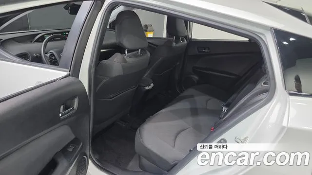 Toyota Prius 2022 — фото 16