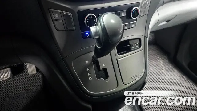 Hyundai Starex 2019 — фото 9