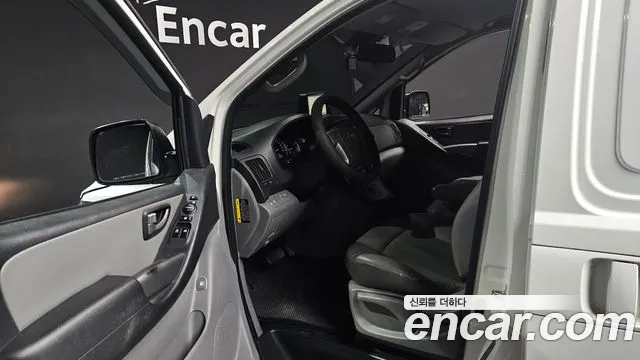 Hyundai Starex 2019 — фото 10