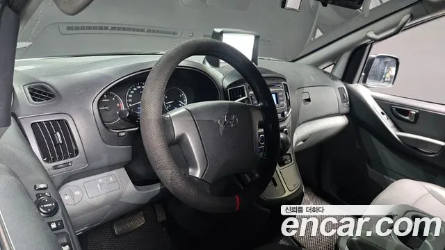 Hyundai Starex 2019 — фото 13