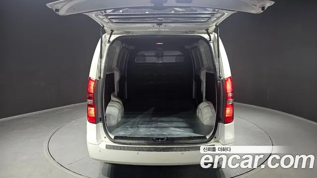 Hyundai Starex 2019 — фото 15