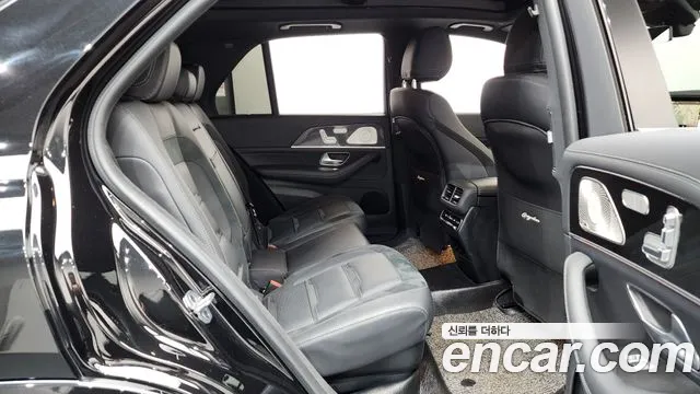 Mercedes-Benz GLE-Class 2023 — фото 11