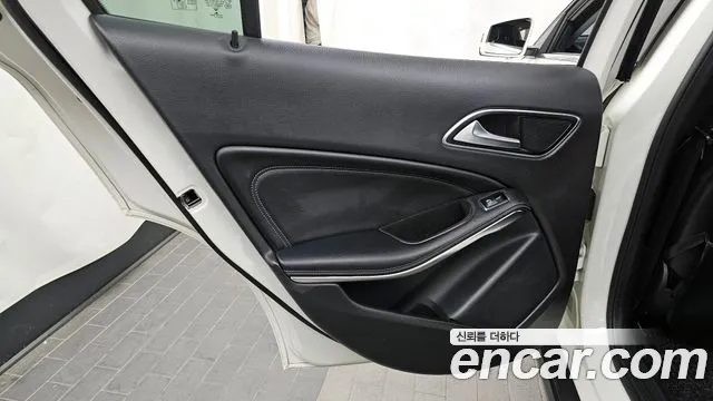 Mercedes-Benz GLA-Class 2018 — фото 15