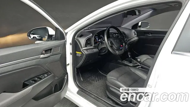 Hyundai AVANTE 2016 — фото 10
