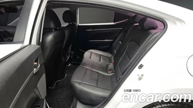 Hyundai AVANTE 2016 — фото 11
