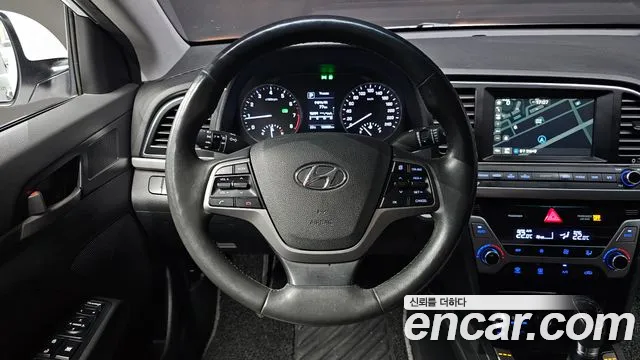 Hyundai AVANTE 2016 — фото 12