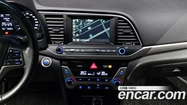 Hyundai AVANTE 2016 — фото 15