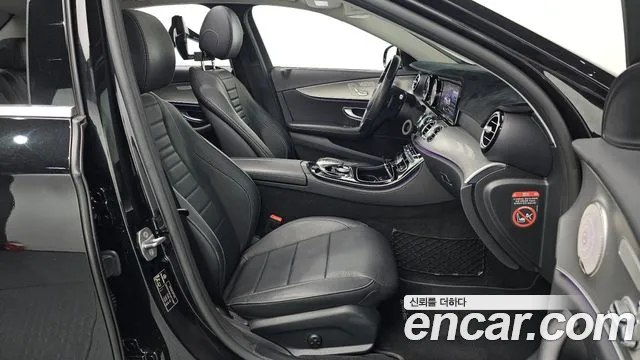 Mercedes-Benz E-Class 2017 — фото 11