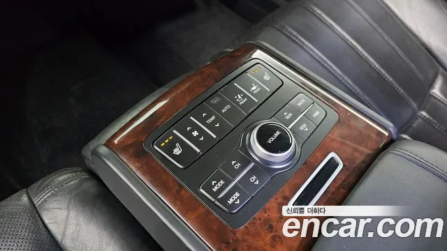 Hyundai Equus 2012 — фото 16