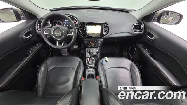 Jeep Compass 2019 — фото 10