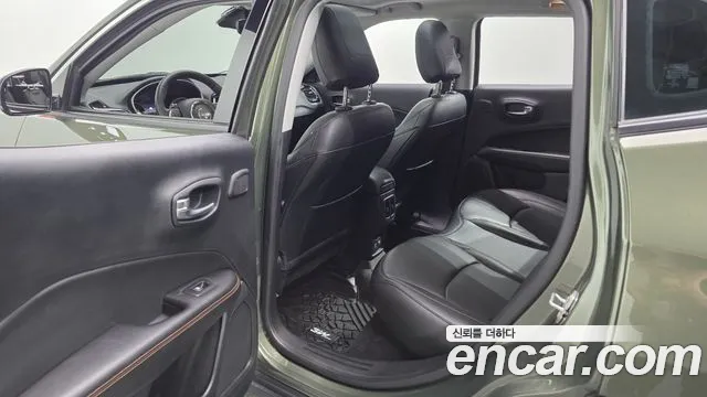 Jeep Compass 2019 — фото 18