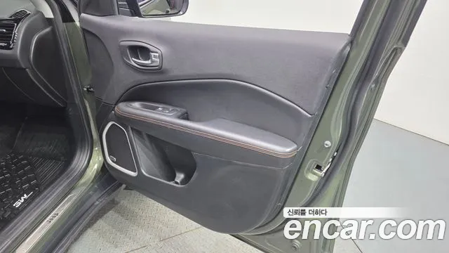 Jeep Compass 2019 — фото 14