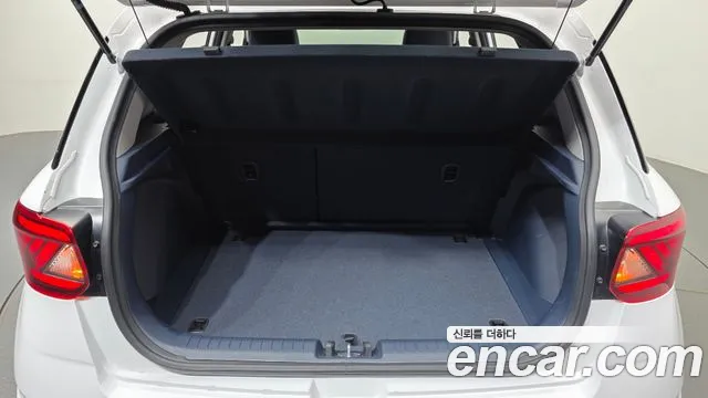 Hyundai Venue 2023 — фото 20