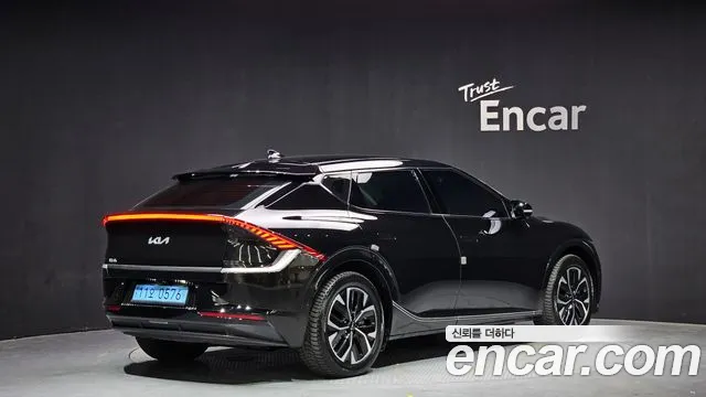 Kia EV6 2023 — фото 2