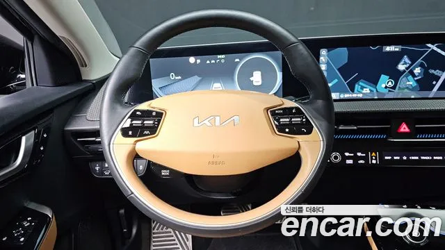 Kia EV6 2023 — фото 19