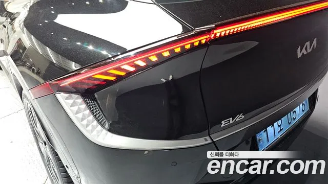 Kia EV6 2023 — фото 9