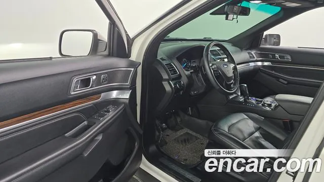 Ford Explorer 2016 — фото 10