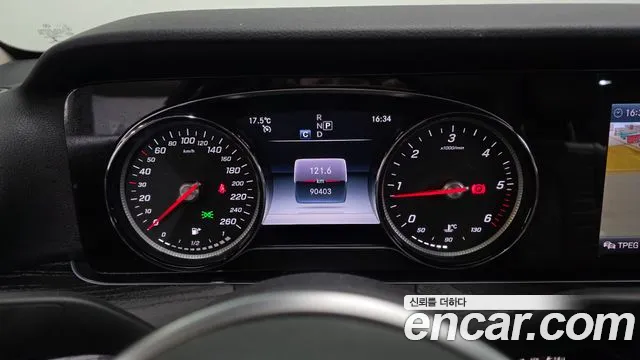 Mercedes-Benz E-Class 2019 — фото 10
