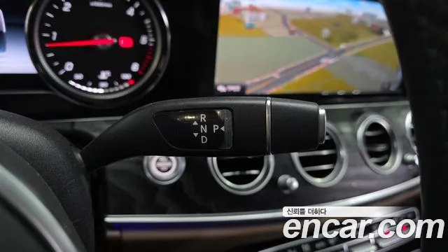 Mercedes-Benz E-Class 2019 — фото 11