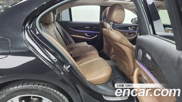 Mercedes-Benz E-Class 2019 — фото 16