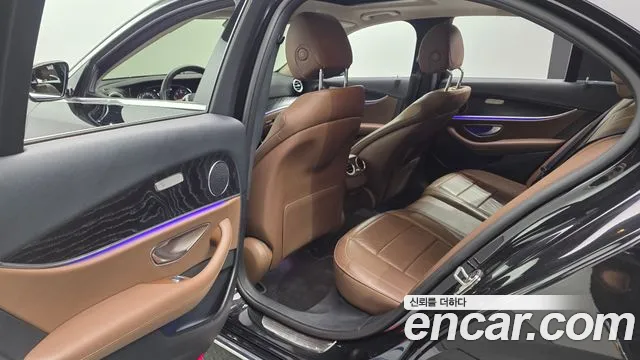 Mercedes-Benz E-Class 2019 — фото 17