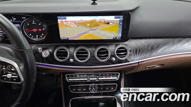 Mercedes-Benz E-Class 2019 — фото 18