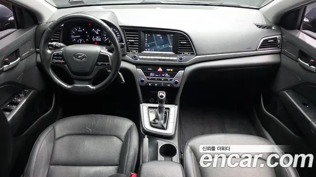 Hyundai AVANTE 2017 — фото 10