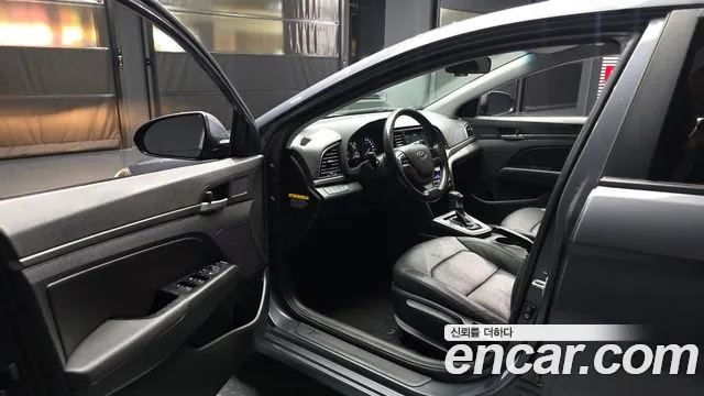 Hyundai AVANTE 2017 — фото 13