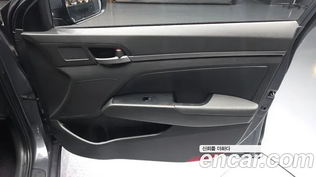 Hyundai AVANTE 2017 — фото 14