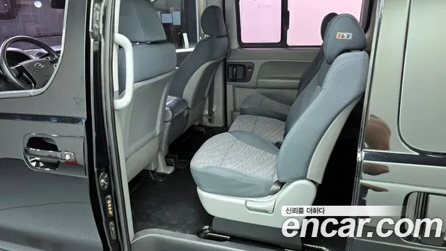 Hyundai Starex 2018 — фото 16