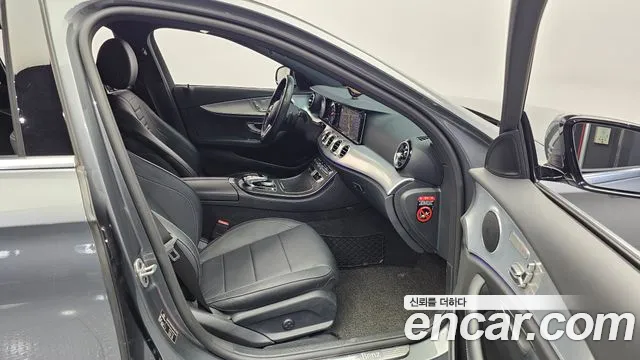 Mercedes-Benz E-Class 2020 — фото 17