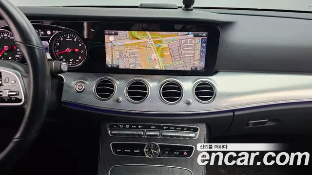 Mercedes-Benz E-Class 2020 — фото 20