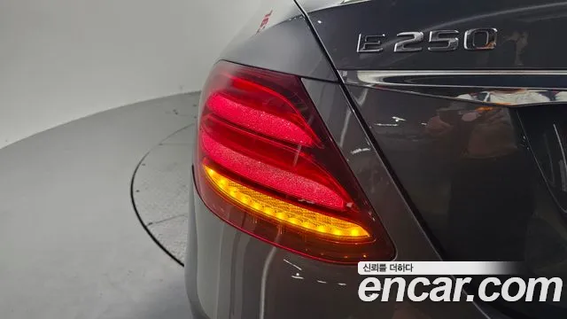 Mercedes-Benz E-Class 2020 — фото 9