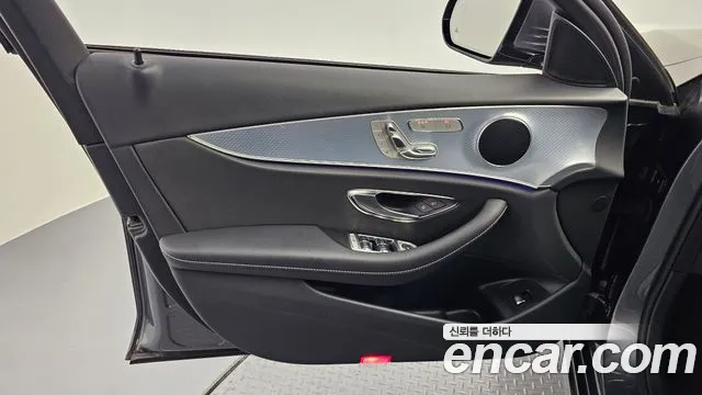 Mercedes-Benz E-Class 2020 — фото 14