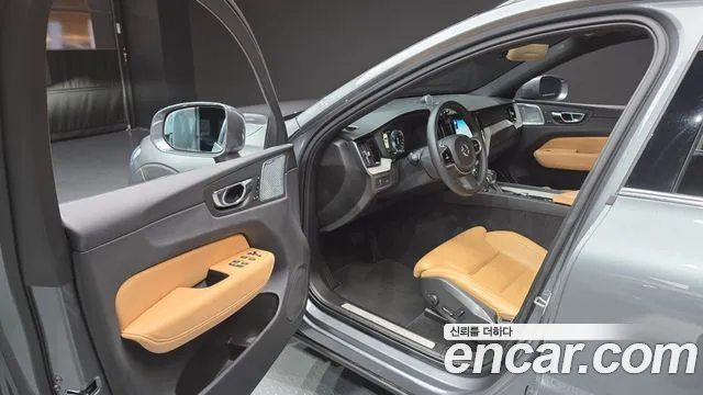 Volvo XC60 2019 — фото 13