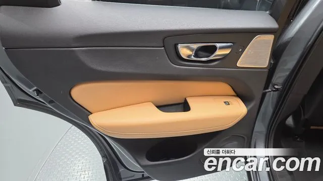 Volvo XC60 2019 — фото 15