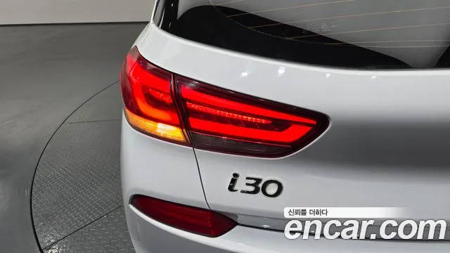 Hyundai i30 2017 — фото 9