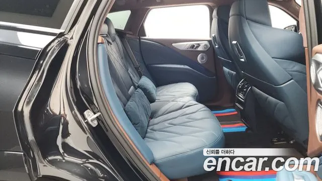 BMW XM 2025 — фото 17