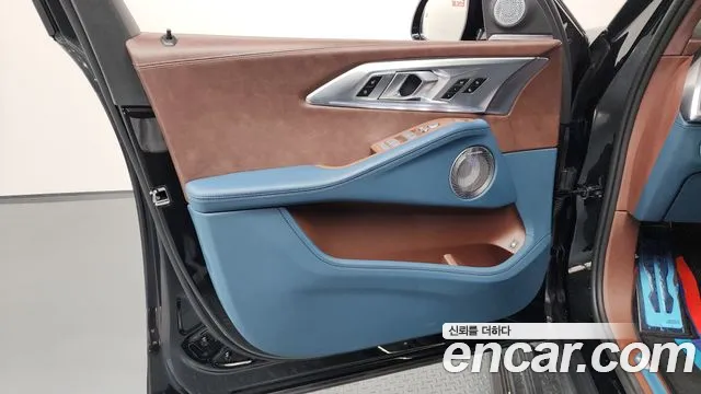 BMW XM 2025 — фото 14