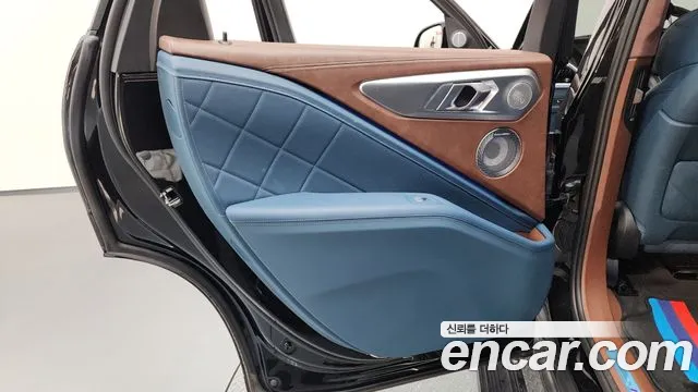 BMW XM 2025 — фото 15