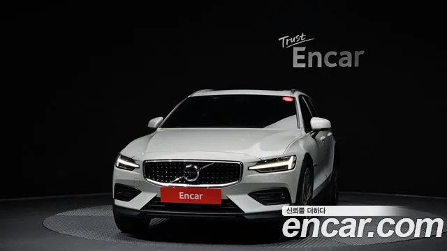 Volvo V60 2019 — фото 3