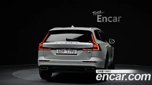 Volvo V60 2019 — фото 4