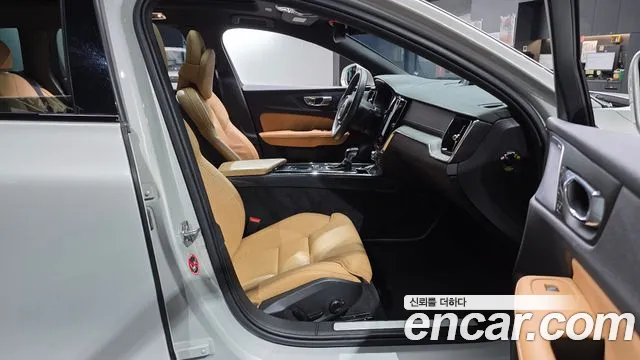 Volvo V60 2019 — фото 16