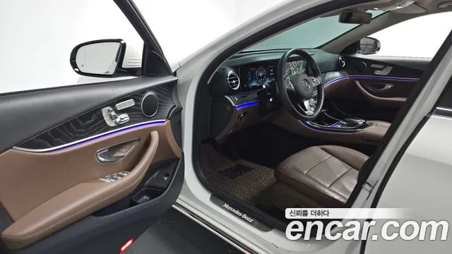 Mercedes-Benz E-Class 2017 — фото 12