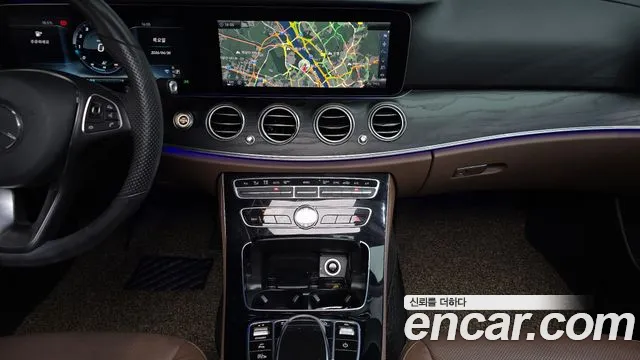 Mercedes-Benz E-Class 2017 — фото 19
