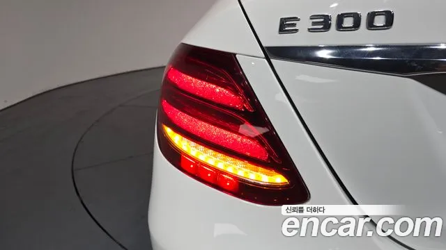 Mercedes-Benz E-Class 2017 — фото 8